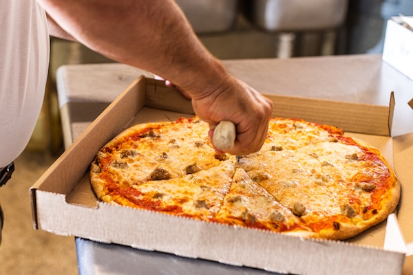 GRMag-Gino's-PizzaMaking-PeteLambardo|StacyFeyer-Salo(20of20)